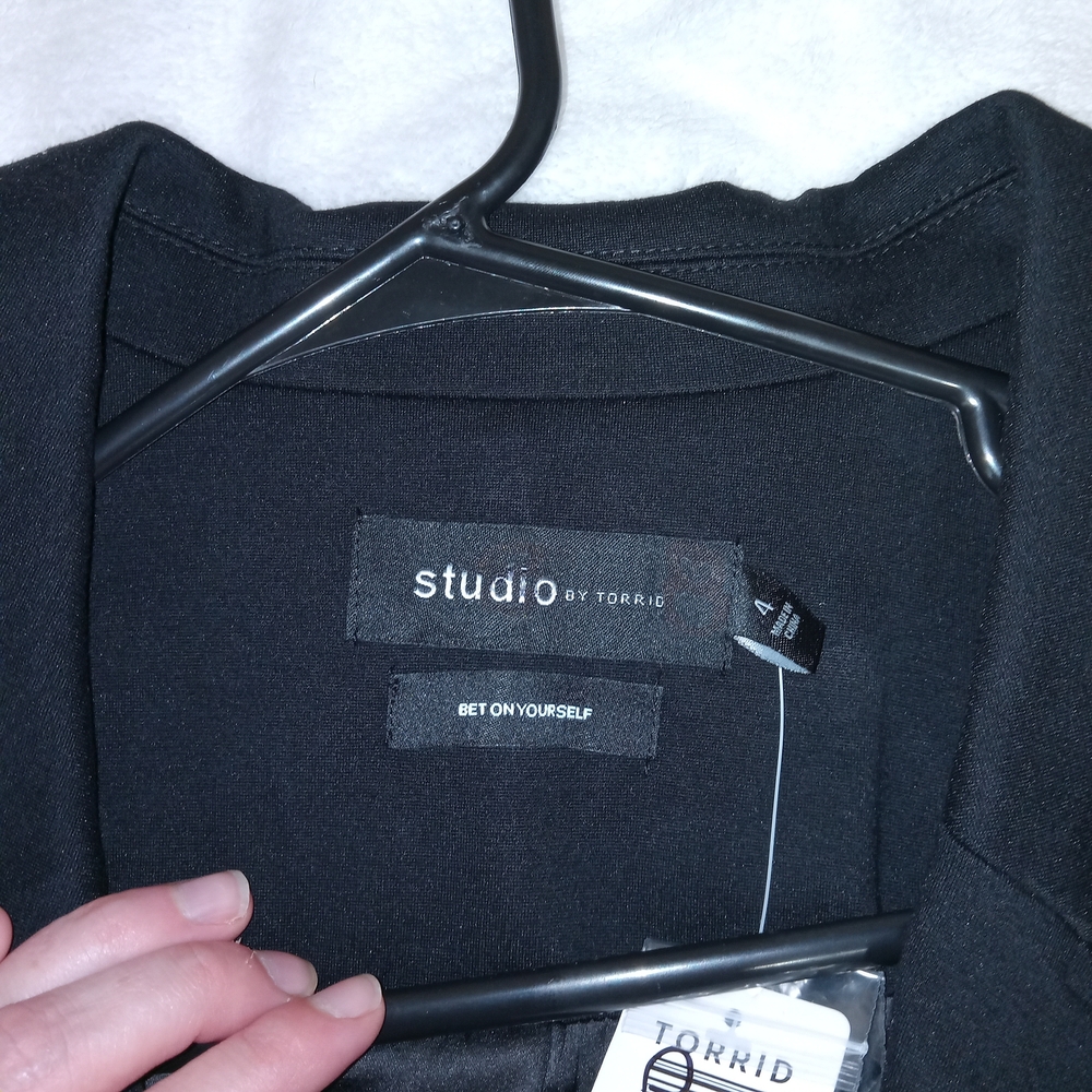 Torrid Womens Studio Ponte Tailored Fit 1 Button Blazer Jacket Size 4X NWT Black - Picture 11 of 16